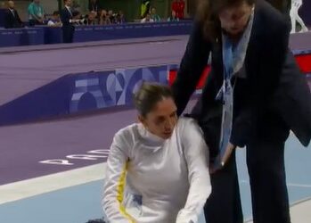 Esgrimista ocasiona momento épico en París