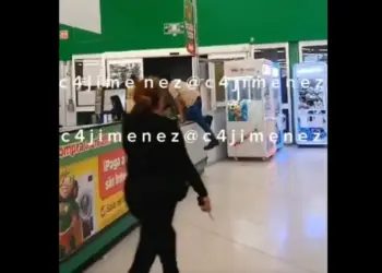 Descubren a fardera y se arma un caos