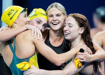 Australia gana oro y rompe récord olímpico en relevos 4x100 metros estilo libre femenil