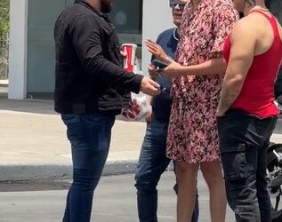 HotSpanish, ofrece 10 mil pesos a joven, y él lo rechaza