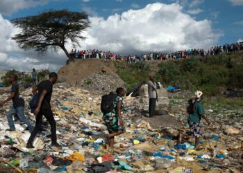 Encuentran seis cuerpos de mujeres en basurero de Kenia