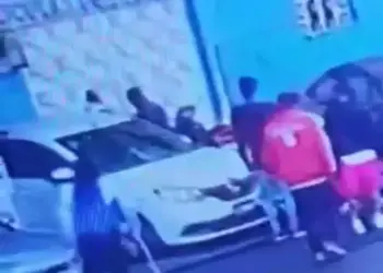 Migrantes golpean y roban con machetes en CDMX