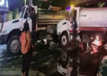 Remiten a Juzgado a choferes de pipas tras choque