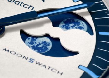 Ya está aquí el Bioceramic MoonSwatch MISSION TO THE SUPER BLUE MOONPHASE, un reloj que celebra la alegría del verano y la primera superluna azul del año