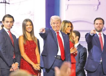 Trump afirma que los migrantes traen crimen y enfermedades, y amenaza con completar el muro