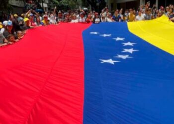 Venezolanos en México votan en embajada en CDMX