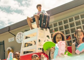 Regreso a Clases: Lo Esencial en la Mochila de un Gen Z