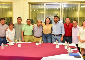 Estefanía Mercado reafirma su compromiso con la base trabajadora; se reúne con la dirigencia de la CROC para agradecer apoyo a su proyecto político