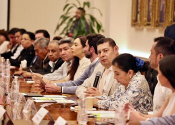 Alejandro Armenta, gobernador electo, realiza reunión de trabajo con 11 Coordinaciones de Transición