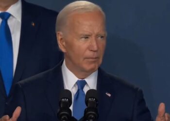Biden confunde a Zelenski con Putin