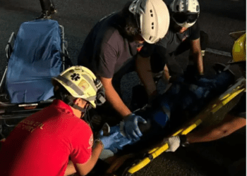 Motociclista atropella a peatón en Monterrey