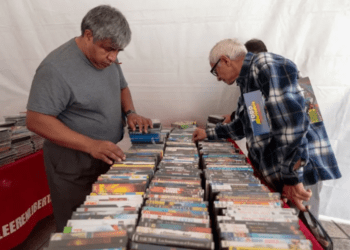 Gran Remate de Libros y Películas en Monumento a la Revolución