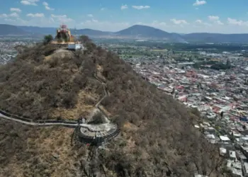 Menor de dos años cae desde mirador de cristal en Atlixco, Puebla
