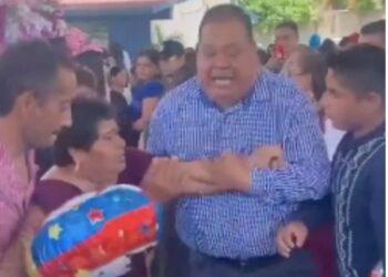 Video viral de TikTok muestra una pelea en la graduación de una telesecundaria en Tabasco