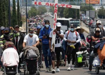 Tres mil migrantes salen de Tapachula y se dirigen a pie hacia la CDMX