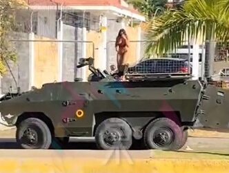 Sancionan a militares por baile de modelo en tanqueta