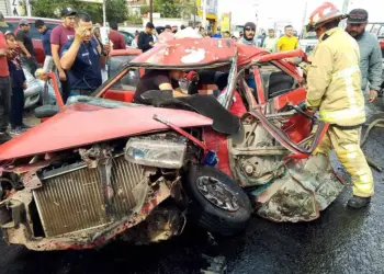 Tráiler se queda sin frenos en Bajada de la Muerte