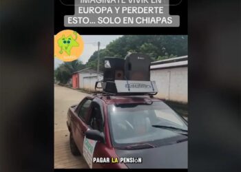 Mujer con altavoz exige a su ex que pague la pensión de sus hijos