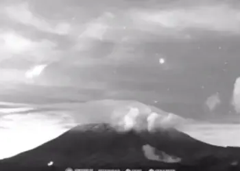Raro objeto pasa cerca Popocatépetl