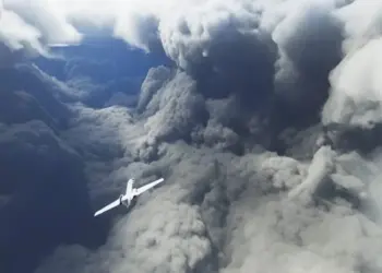 Huracán Carlotta se aleja de costas mexicanas como categoría 1