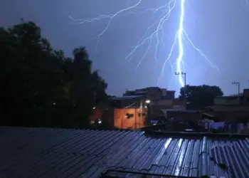 Rayo en Tequesquite deja dos muertos y ocho menores heridos