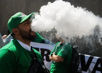 Diputados aprueban prohibición de vapeadores y cigarrillos electrónicos