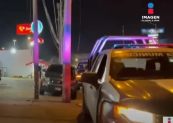 Hombre lucha por su vida tras ser baleado por su vecino