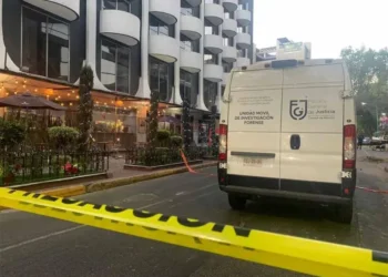 Encuentran tres personas sin vida en Reforma