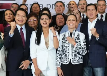 Mario Delgado desmiente que integración de senadores del PRD a Morena haya sido en “lo oscurito”