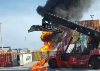 Fuerte incendio en recinto portuario de Veracruz