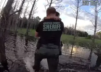 Policía rescata a niño con autismo atrapado