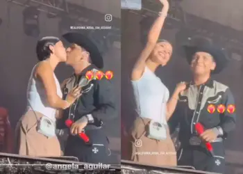 Christian Nodal invita a Ángela al escenario en concierto