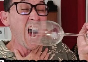 Tiktoker logra romper una copa con su voz