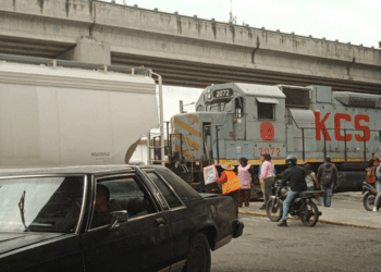 Descarrilamiento de tren en Toluca causa caos vial en Paseo Tollocan