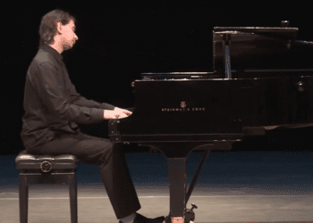 Pianista ruso opositor al conflicto en Ucrania muere en la cárcel