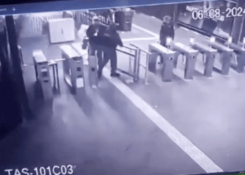 ¡Qué susto! Un rayo cae en la Terminal Taxqueña del Tren Ligero