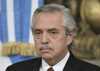 Filtran fotos de agresiones de expresidente argentino a su esposa