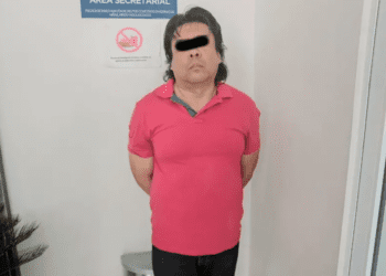 Detienen a profesor por tener relaciones con una alumna menor de edad