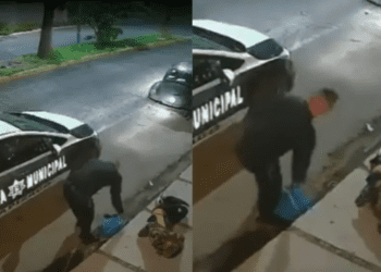 Exhiben a policía de Apizaco robando mochila a indigente