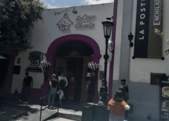 Se derrumba techo en el restaurante ‘La Casa de la Abuela’
