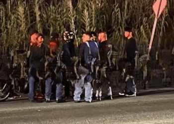 Motociclista resbala con grava y pierde la vida