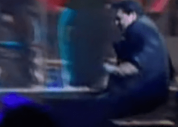 Revelan detalles de lo que pasó tras la caída de Juan Gabriel en escenario