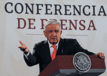 ‘Los están engañando’, dice AMLO a alumnos de la UNAM por protesta a reforma judicial