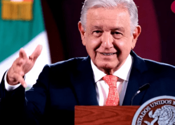 AMLO pide a la prensa estar lejos del poder y cerca del pueblo
