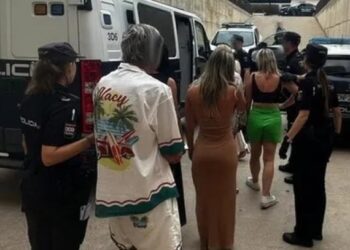 Detienen 6 personas por no pagar cuenta de 257 mil pesos