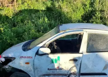 Funcionaria muere en accidente en auto oficial en Hidalgo