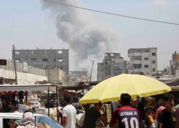 100 palestinos muertos en ataque contra escuela en Gaza