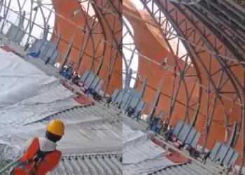 Trabajador de Estadio GNP queda colgando