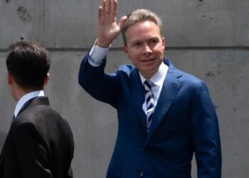 Velasco asegura que Morena casi tiene los tres votos que faltan en el Senado