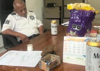Cesan a policía de Oaxaca por beber alcohol en  labores